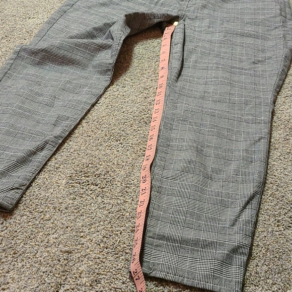 stretch high rise pant short - Picture 4 of 7